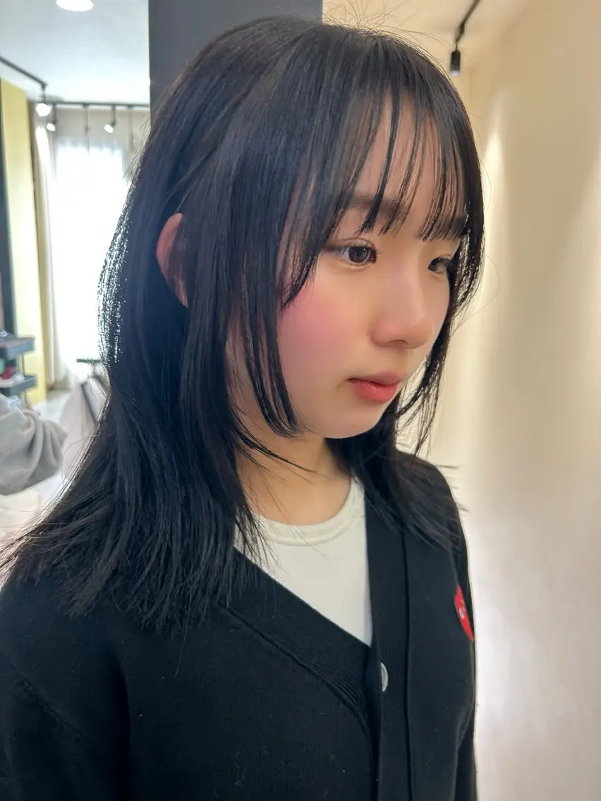ミディアム 顔まわりレイヤー レイヤーカット カット トリートメント hubhair レイヤー/透明感のヘアスタイル