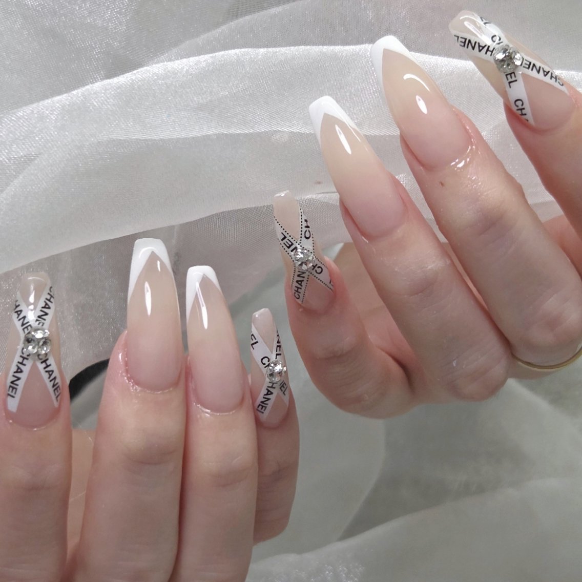 ネイル 持ち込み ハンドネイル Lia Nailのネイルデザイン
