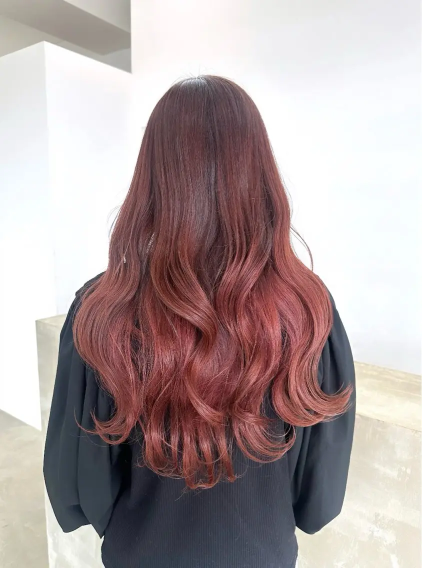 ロング カラー グラデーションカラー YOSHINO AIKOのヘアスタイル