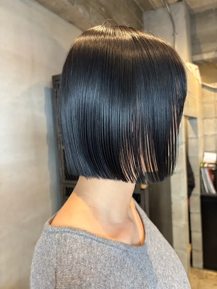 ミディアム om's poka 伊藤百花のヘアスタイル