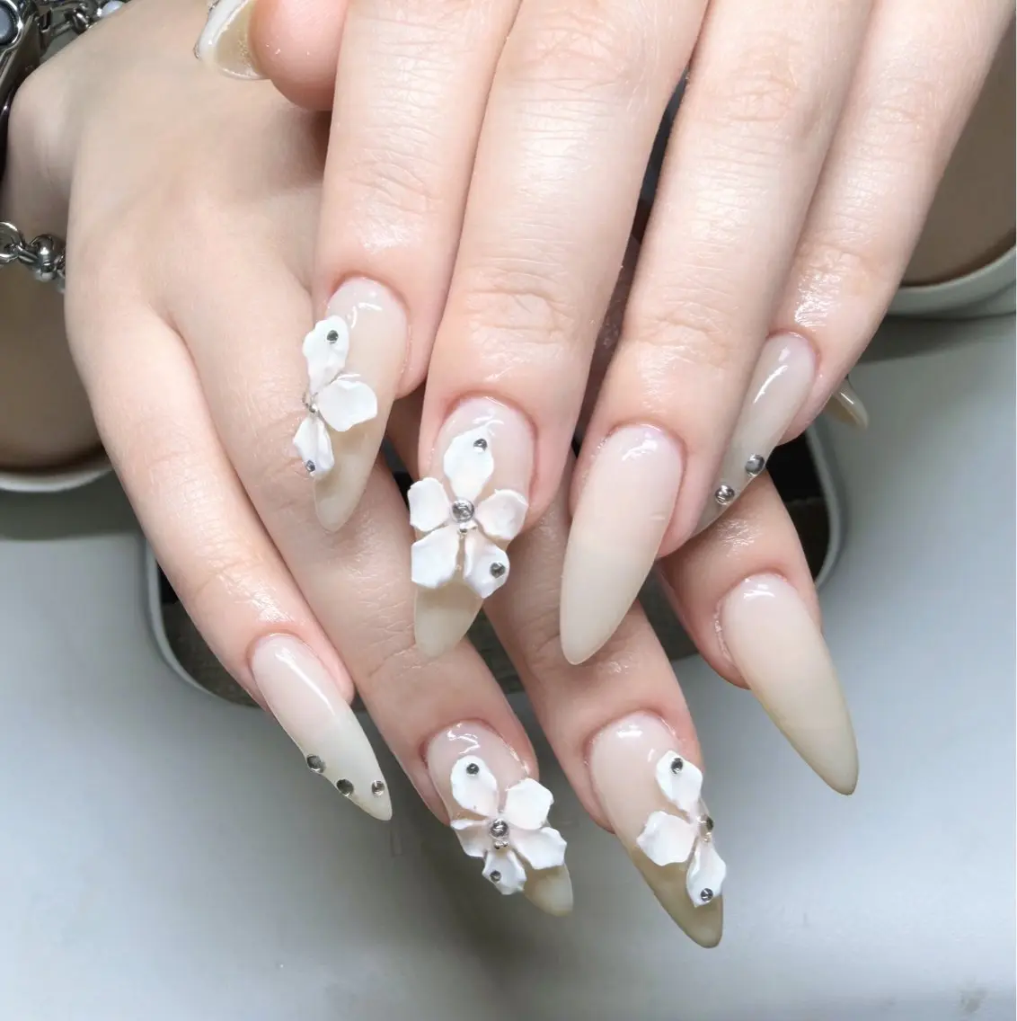 ネイル オーロラネイル べっ甲ネイル チークネイル 成人式 長さ出し ハンドネイル ハンドケア For you. Nail Salonのネイルデザイン