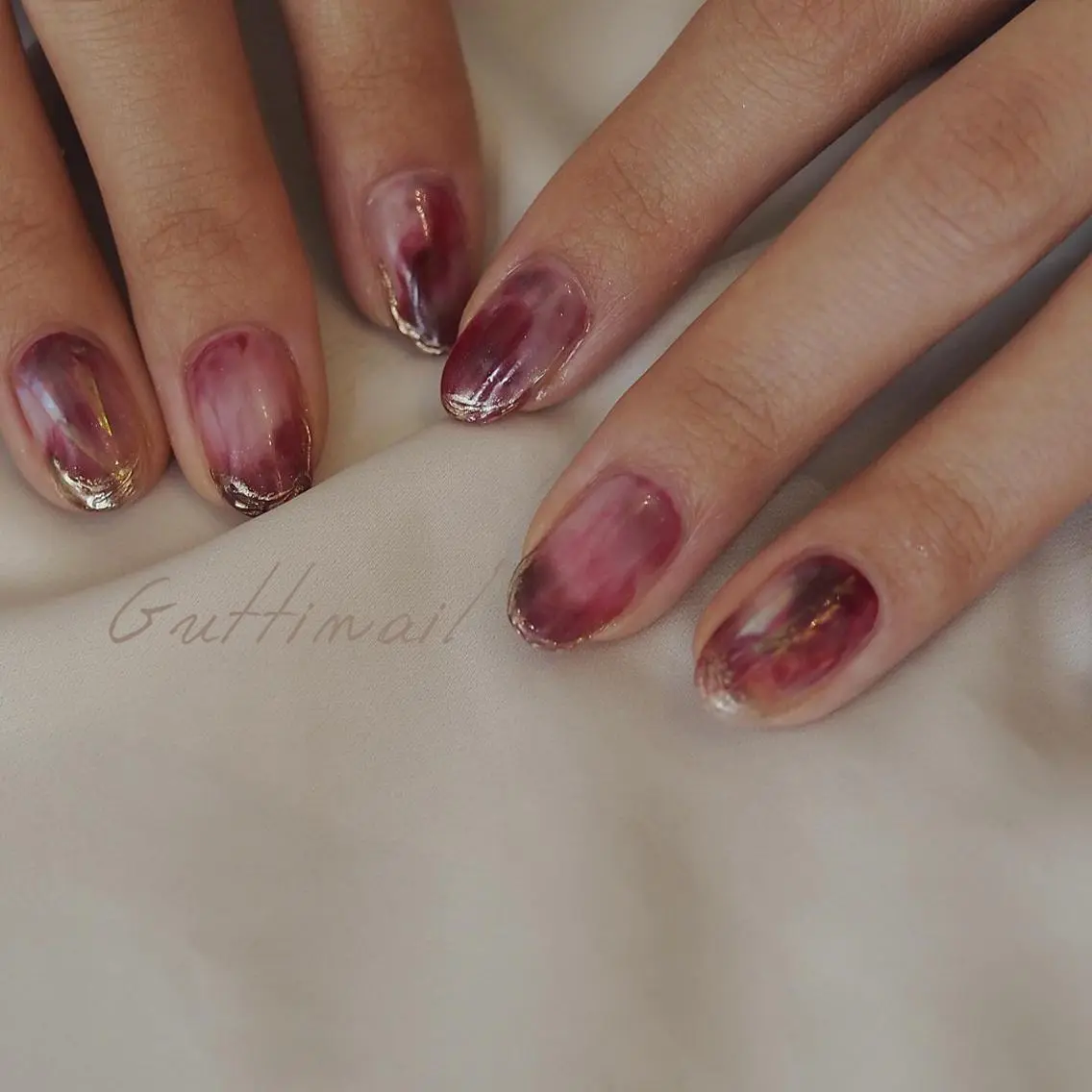 ネイル ゴールド ニュアンスネイル 赤色 セキグチ guttinailのネイルデザイン