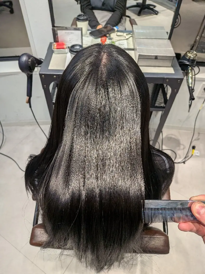 カラー ダークグレー ヘアカラー トリートメント 八木琉河/ブリーチ/ ビビットカラー/艶髪のヘアスタイル