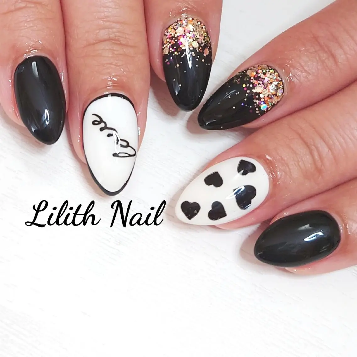 ネイル ジェルネイル ゴールド ハート ラメ(グリッター) ホワイト ハンドネイル Lilith Nailのネイルデザイン