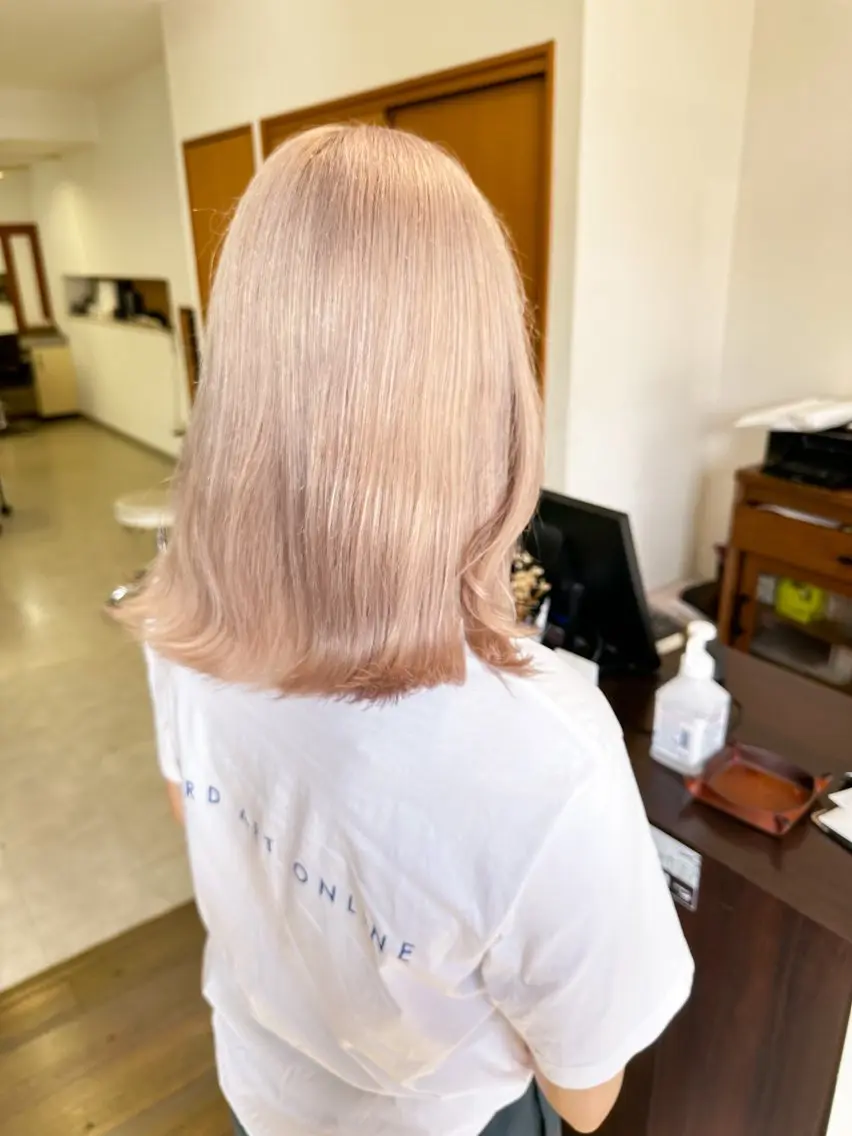 ミディアム カット ヘアカラー ブリーチカラー🫧 森　凪沙のヘアスタイル