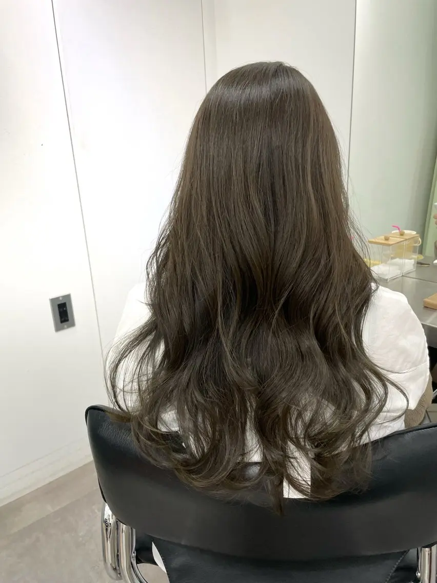 ロング カラー ブリーチ ブリーチなしカラー オリーブカラー ヘアカラー トリートメント 🍊新宿南口🍊 ERINAのヘアスタイル