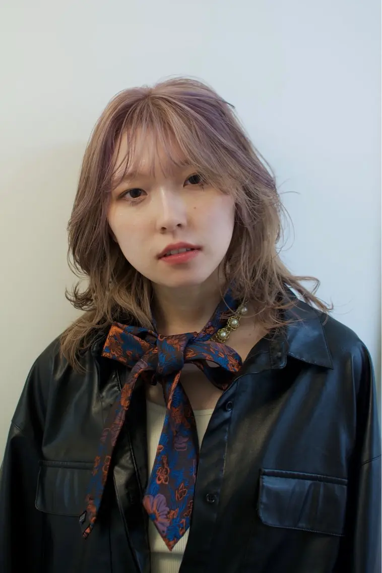 セミロング カラー ベージュカラー ブリーチ 透明感カラー デザインカラー ダブルカラー カット ヘアカラー cana 札幌レイヤースタイルのヘアスタイル