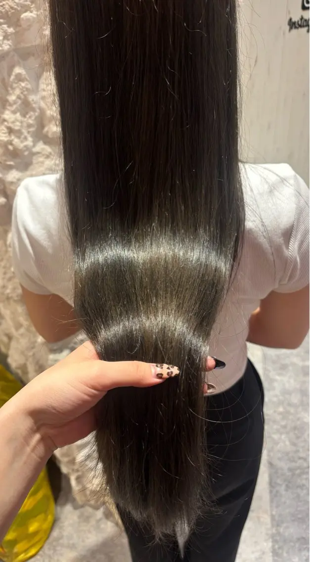 ロング カラー 透明感カラー ダークグレー ダークグレージュ グレージュ ヘアカラー Agu.hair / ミナミのヘアスタイル