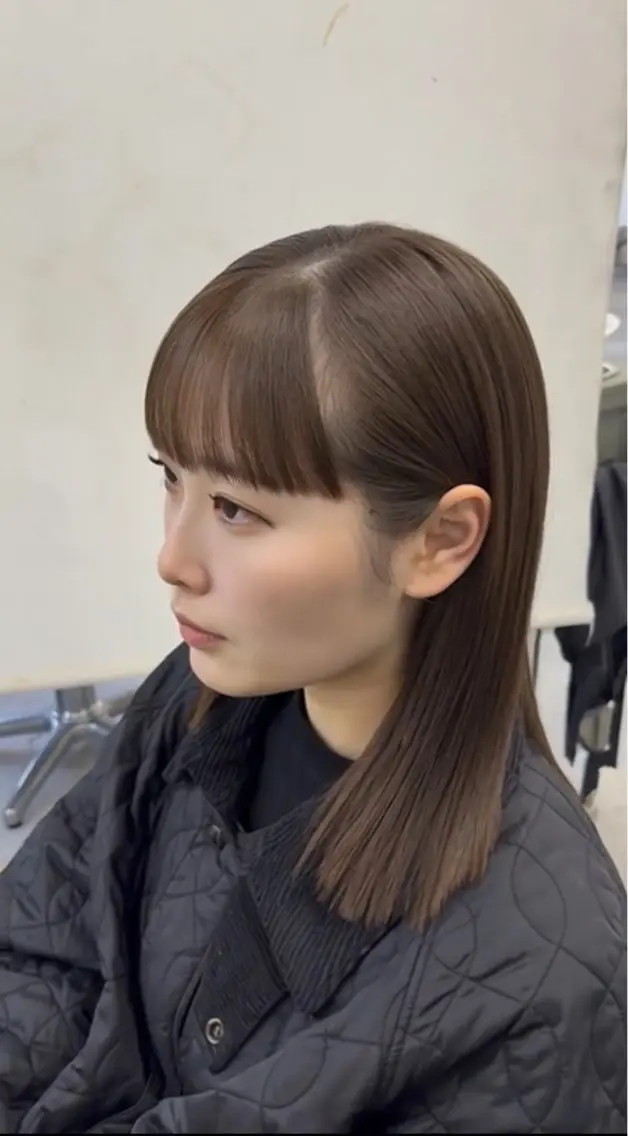 セミロング カラー カット ヘアカラー 縮毛矯正 トリートメント 髪質改善、癖毛直し 縮毛矯正が得意のヘアスタイル