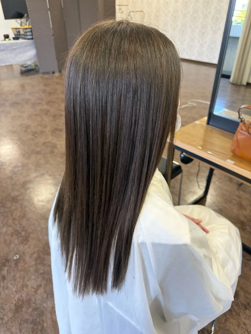 カラー ヘアカラー 黒木 芽生のヘアスタイル