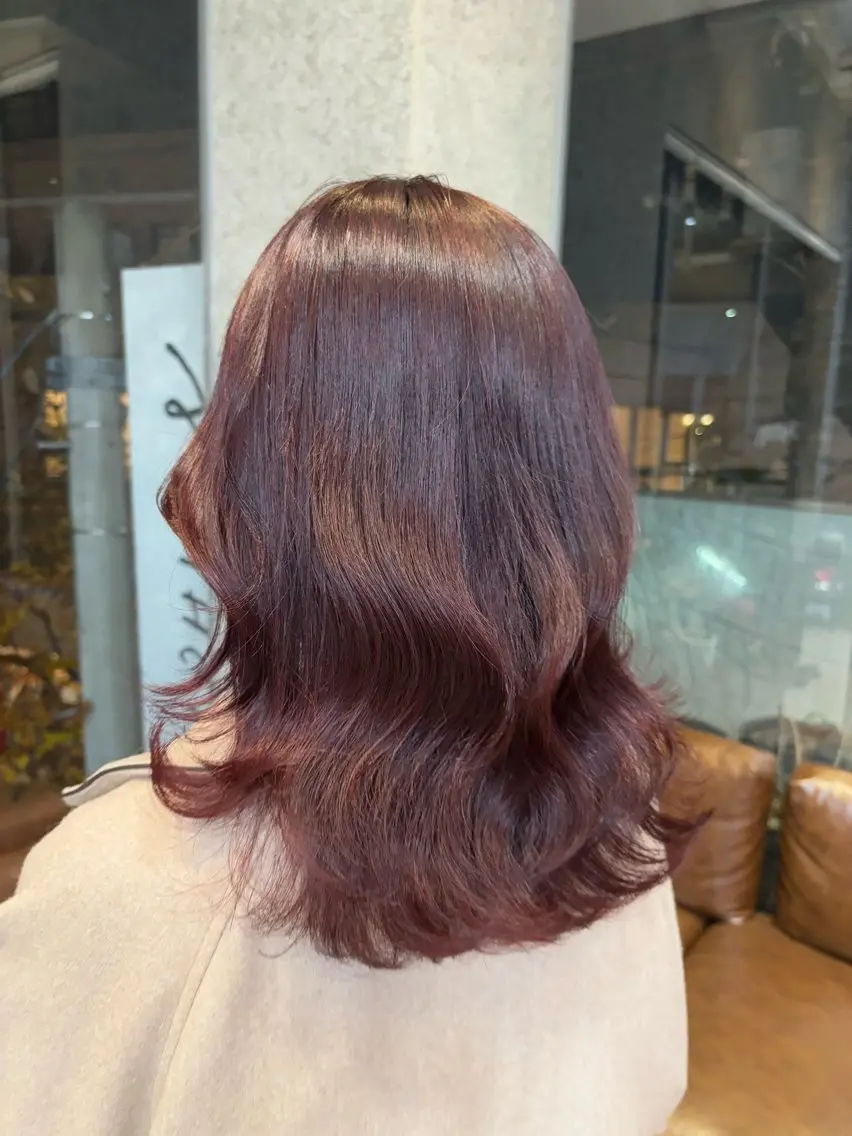 ミディアム カラー パーマ ヘアアレンジ ブリーチ ボルドーカラー ブリーチなしカラー カット ヘアカラー トリートメント ヘッドスパ ヘアセット 押切 響　のヘアスタイル