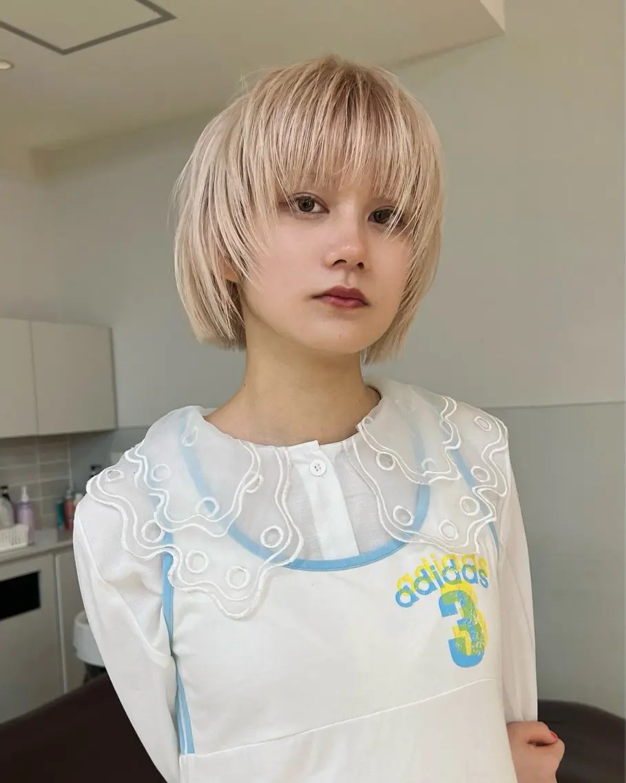 ショート カラー アッシュ アッシュブラウン ブリーチ ブラウンカラー ケアブリーチ レイヤー専門家 ダブルカラー修のヘアスタイル