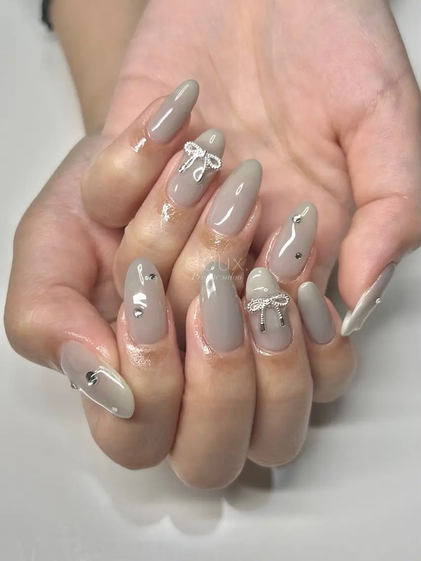 ネイル アートネイル キラキラネイル 韓国ネイル ニュアンスネイル ワンカラーネイル doux. nailのネイルデザイン
