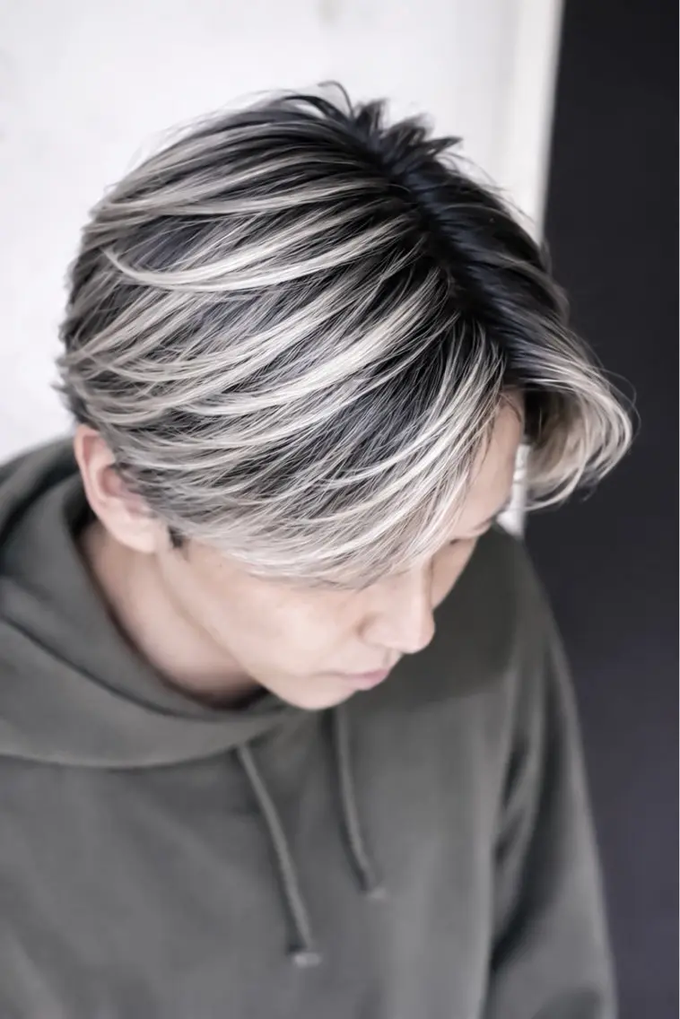 ショート カラー メンズ メンズバレイヤージュ メンズブリーチ メンズハイライト バレイヤージュ ブリーチ カット ヘアカラー ヘアセット バレイヤージュ 藤沢 髪質改善 竹内ケンゴのヘアスタイル