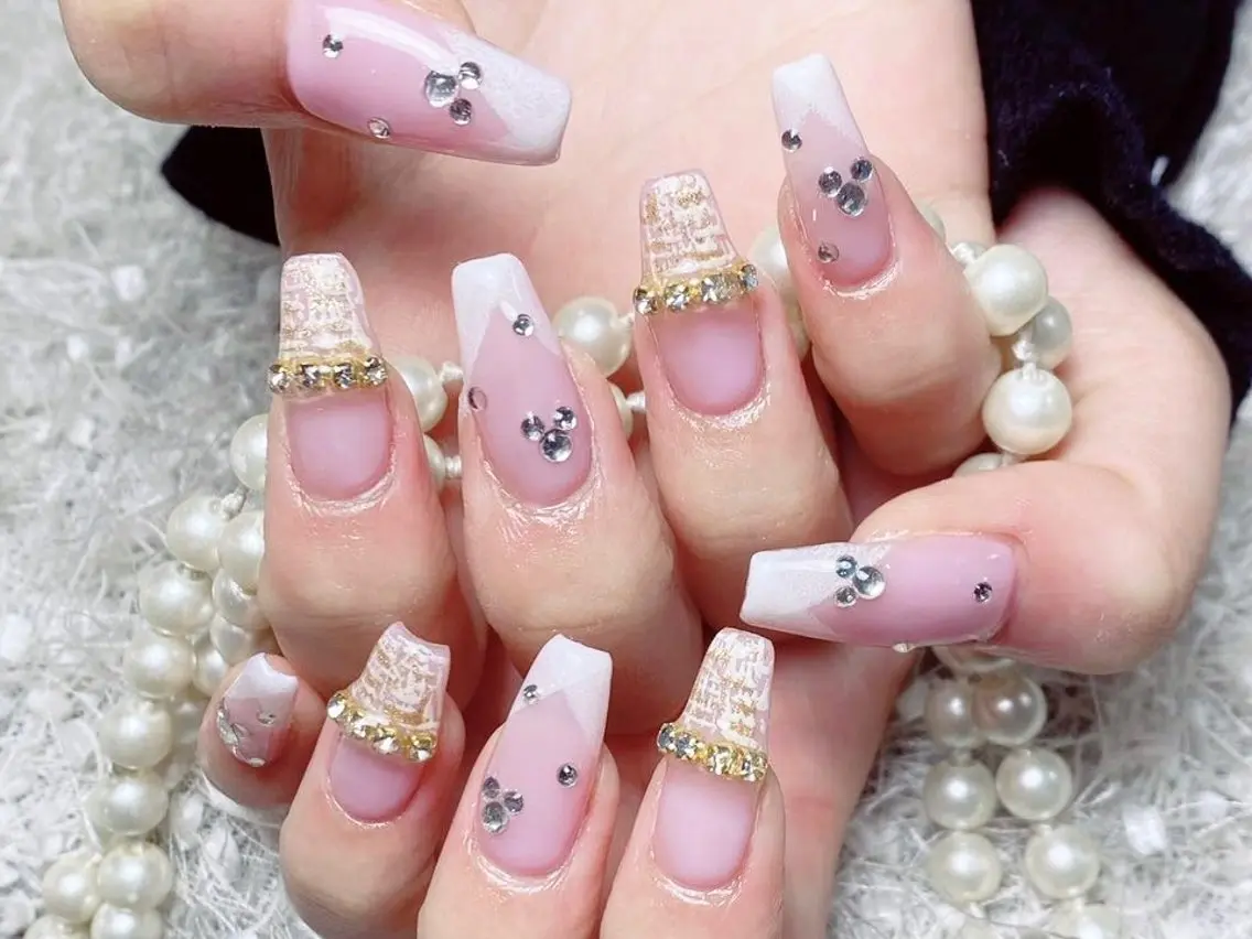 ネイル オーロラネイル チークネイル 長さ出し フットネイル フレンチネイル NaNa nailのネイルデザイン