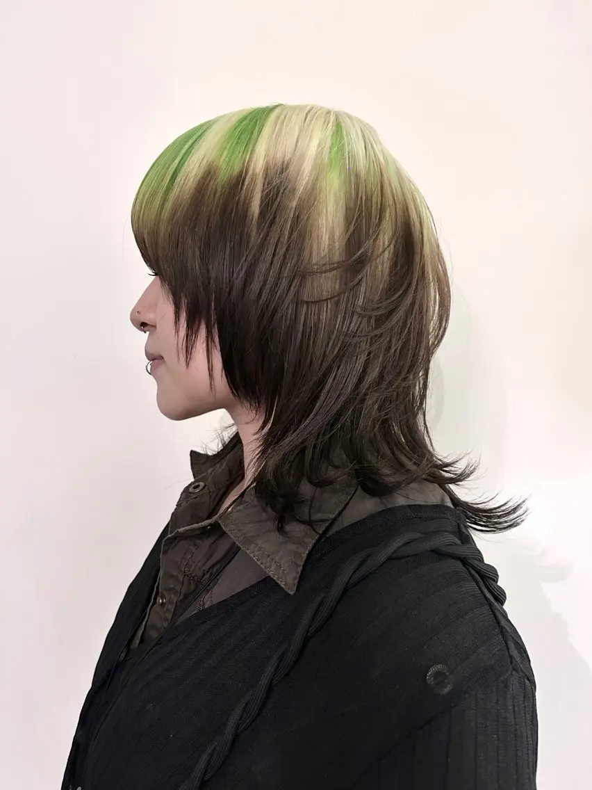 セミロング カラー ヘアカラー 7Bridge 滝内ひよりのヘアスタイル