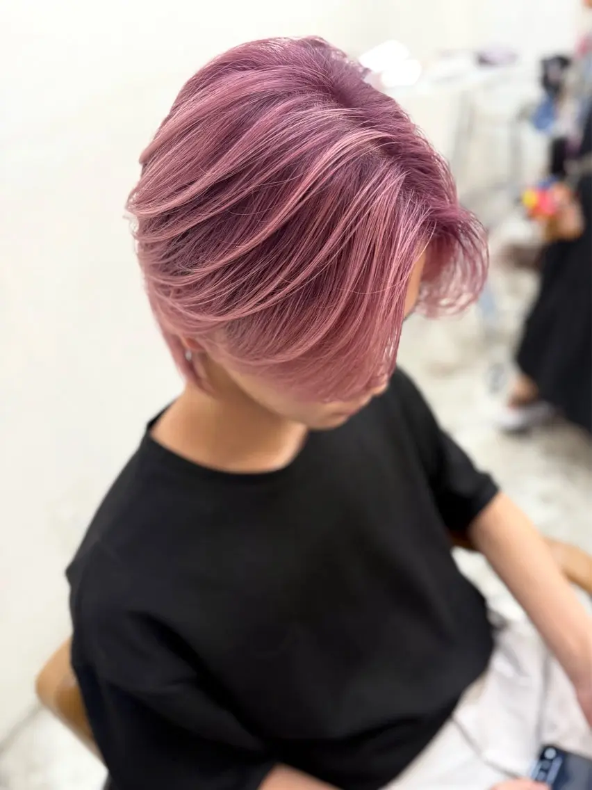 ミディアム カラー メンズ メンズバレイヤージュ バレイヤージュ ピンクカラー レイヤーカット カット ヘアカラー トリートメント バレイヤージュ/ シャドウルーツ/安室のヘアスタイル
