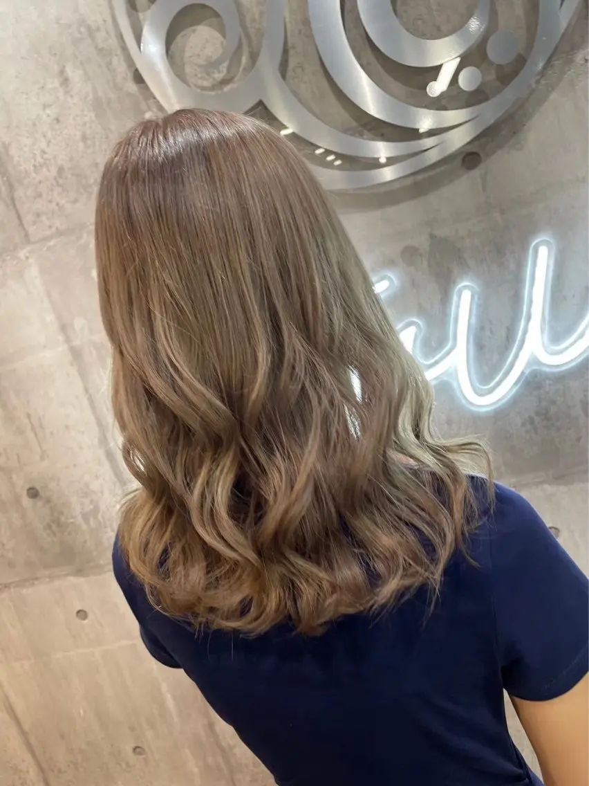 ロング カラー ヘアカラー ブリーチカラー🐭♡ moeのヘアスタイル