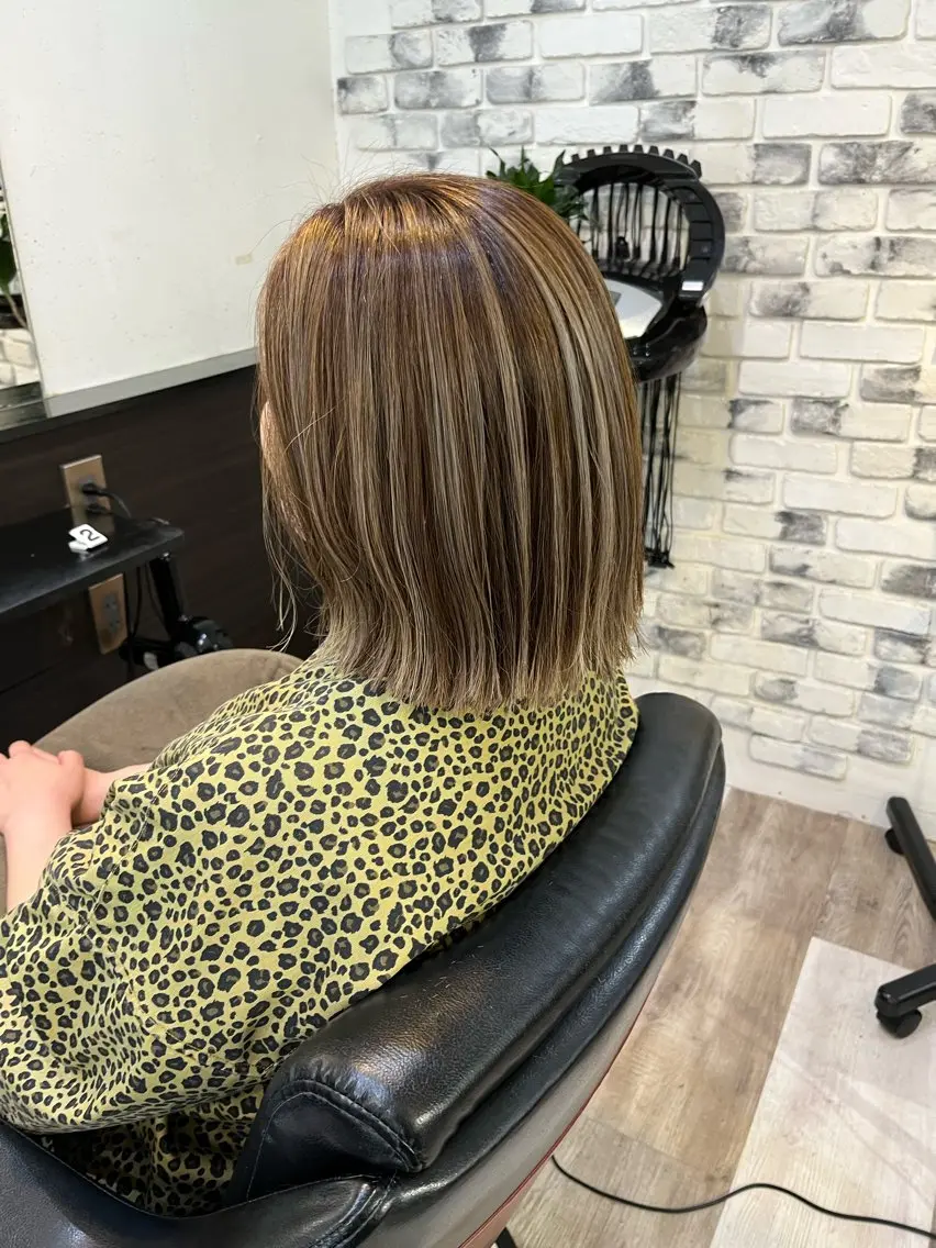ミディアム ハイライト ヘアカラー ヘッドスパ 正分 真美のヘアスタイル