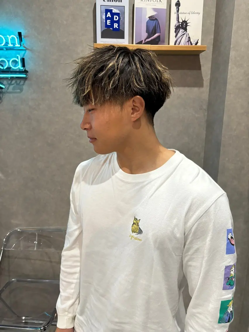 ショート カラー メンズ メンズバレイヤージュ メンズブリーチ メンズハイライト メンズインナーカラー メンズ韓国風 カット ヘアカラー トリートメント 長谷川 湧のヘアスタイル