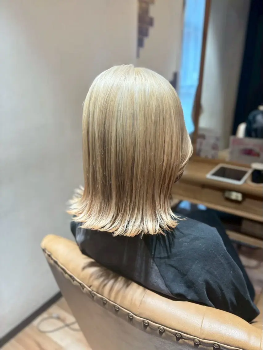 セミロング ヘアカラー ブリーチ・カットモデ ル募集中🫧高口小春のヘアスタイル