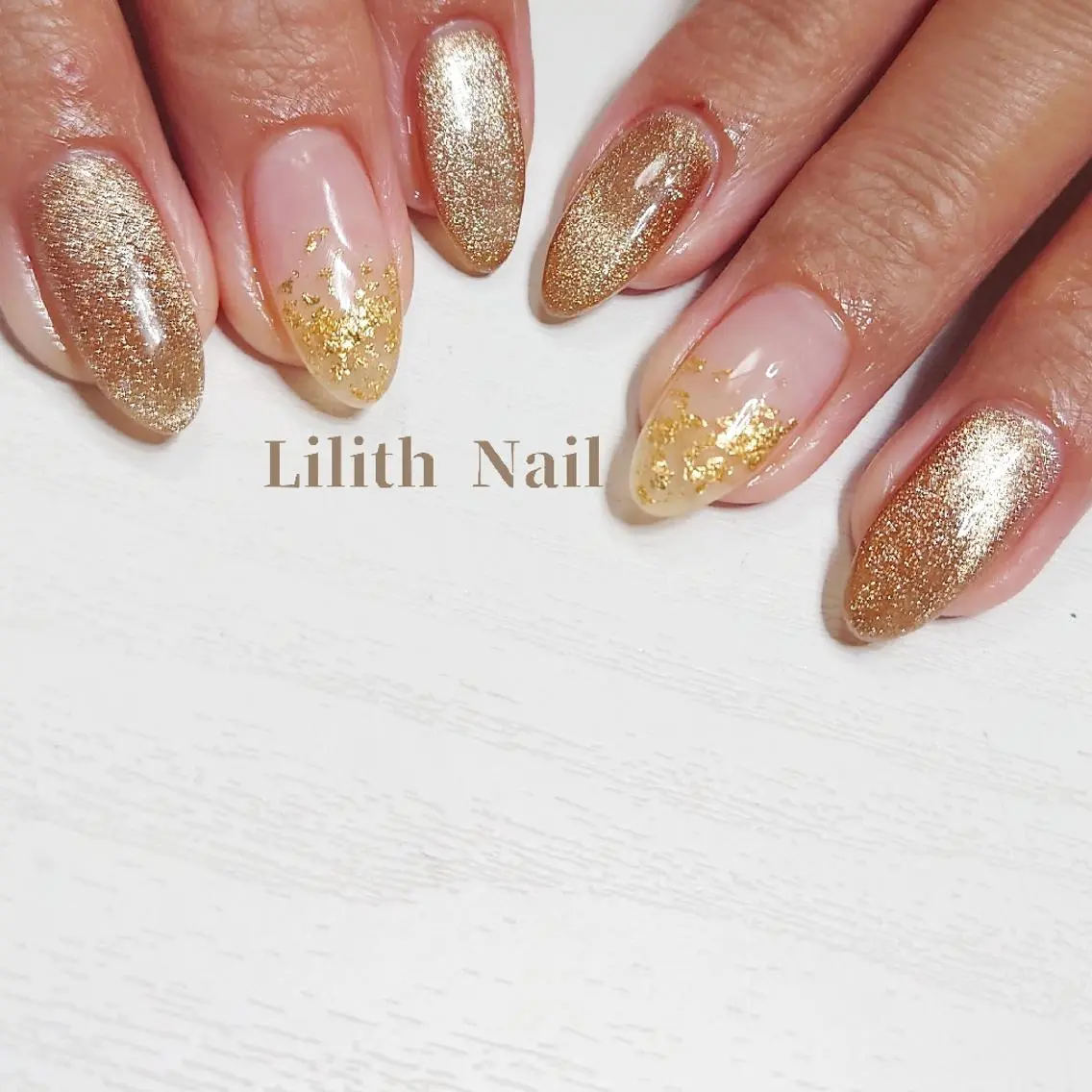 ネイル ジェルネイル ゴールド マグネットネイル ハンドネイル Lilith Nailのネイルデザイン