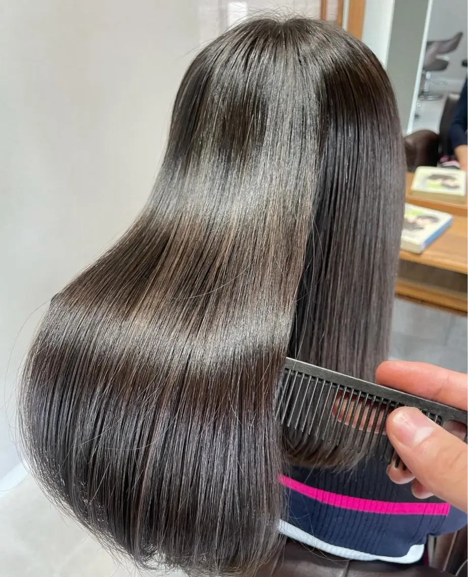 ロング 川筋 桃果のヘアスタイル