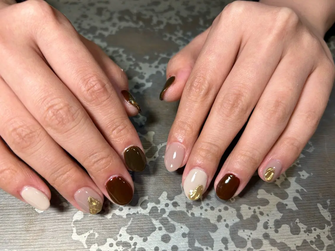 ネイル ゴールド ニュアンスネイル 赤色 シンプルネイル バレンタイン ハンドネイル ハンドケア ＊ misa ＊のネイルデザイン