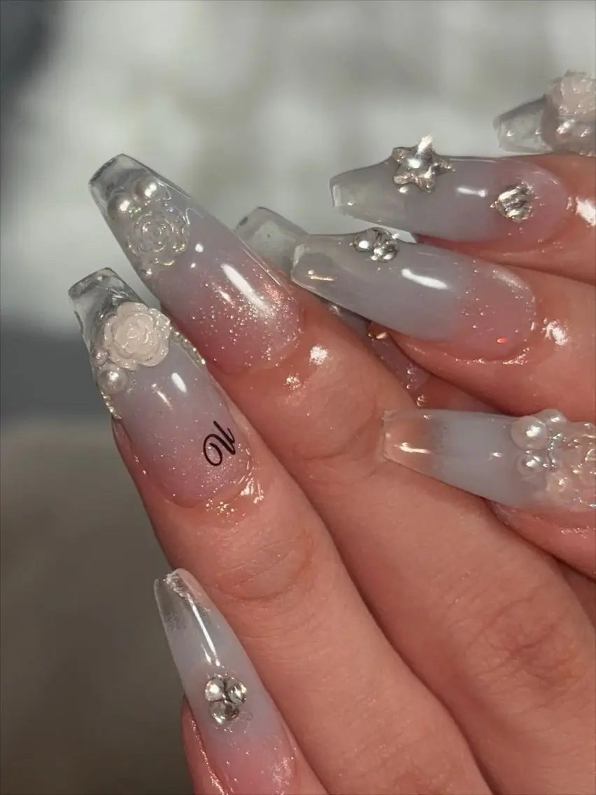 ネイル 長さ出し キラキラネイル 韓国ネイル ロングネイル ワンホンネイル ハンドネイル Josie nail salonのネイルデザイン