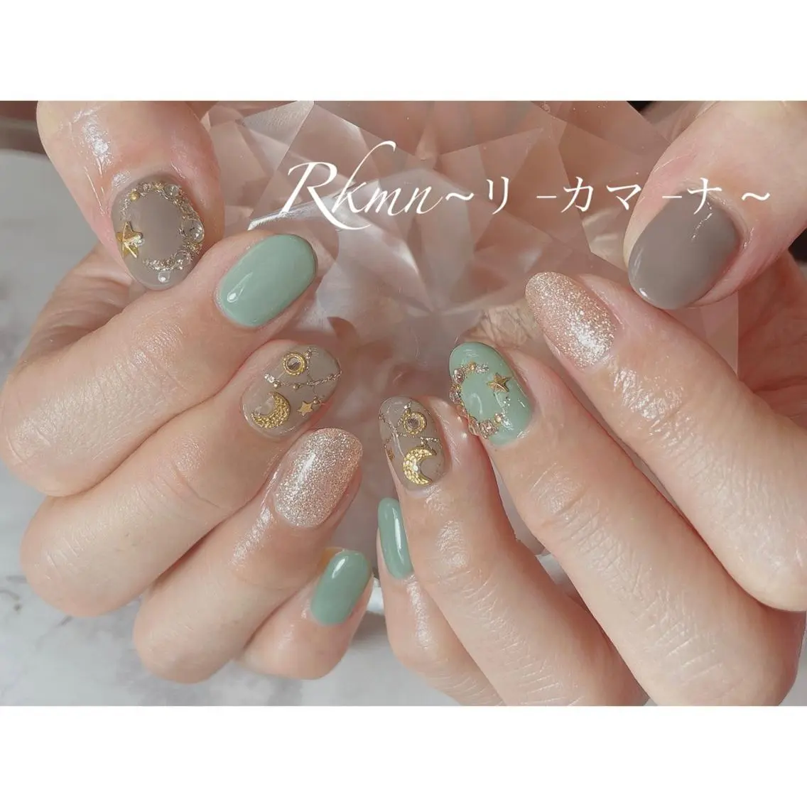 ネイル アートネイル グリーン ラメ(グリッター) 春ネイル ハンドネイル フットネイル ハンドケア Rkmn ~リ-カマ-ナ~のネイルデザイン