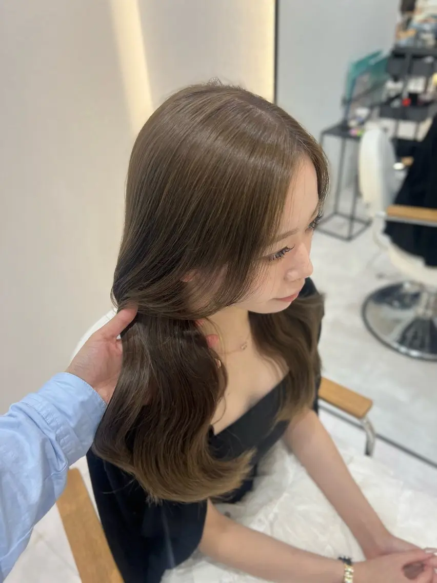 ロング カラー Zina aimiのヘアスタイル