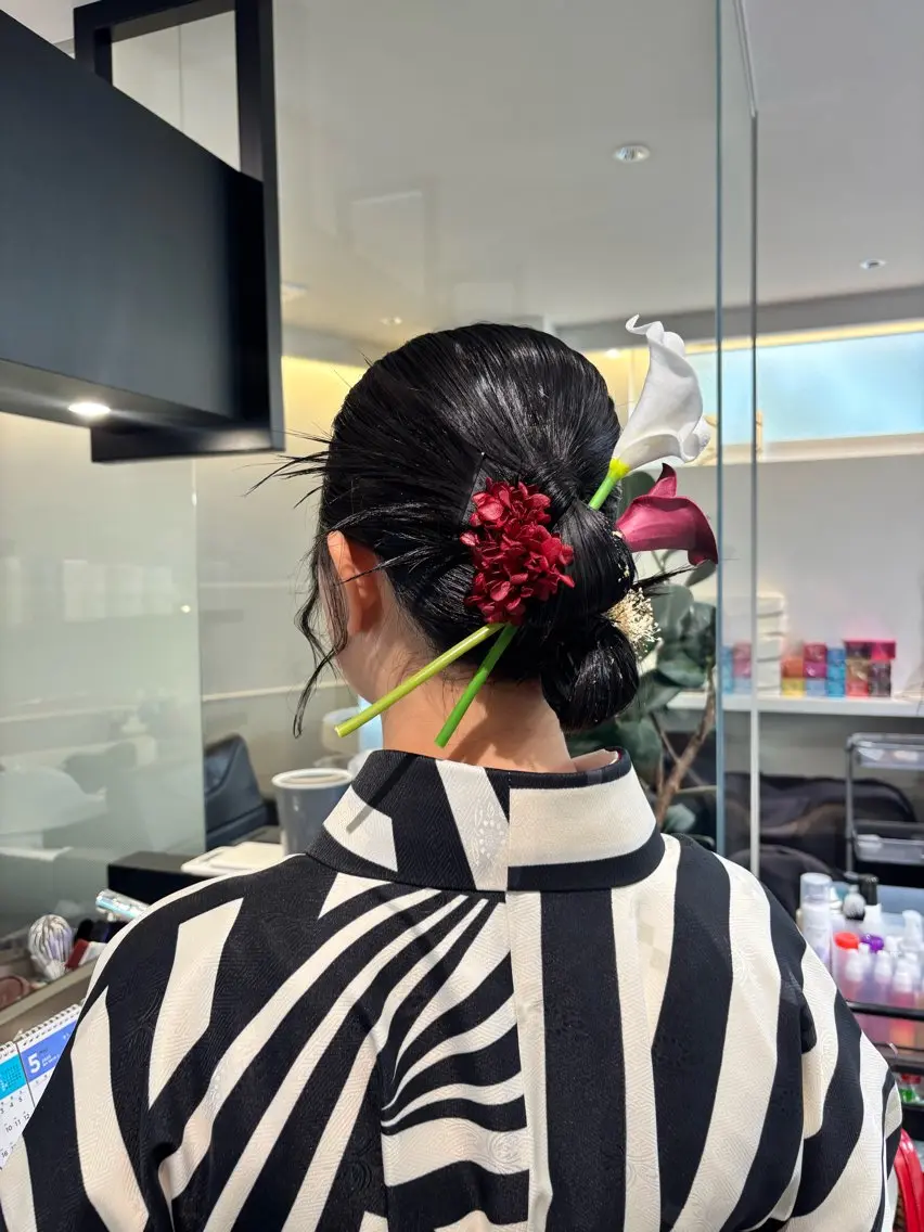ミディアム ヘアアレンジ 結婚式・ブライダル 卒業式のヘアスタイル ヘアセット ブリーチなし ダブルカラー/ゆなのその他イメージ