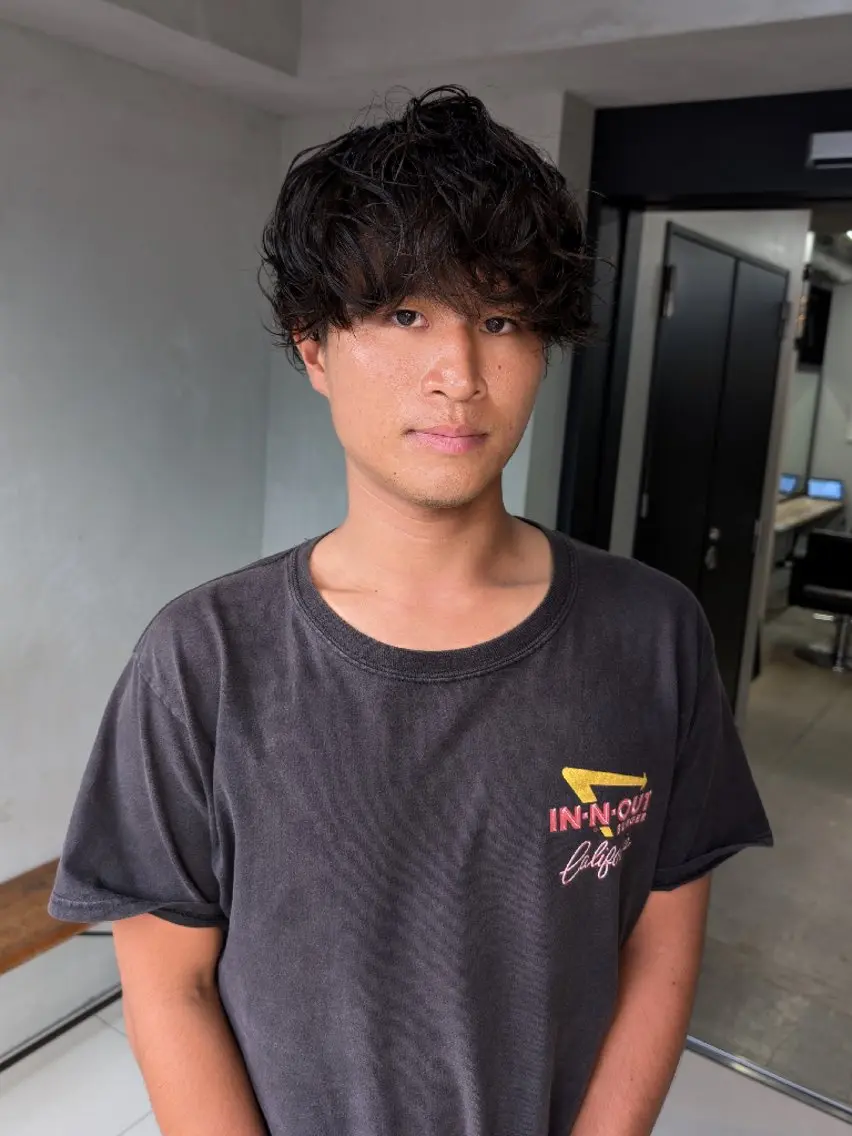 ミディアム カラー パーマ メンズ ヘアアレンジ ミディアムパーマ メンズパーマ カット パーマ トリートメント 【毛流れヘア】 人気No.1/ユウキのヘアスタイル