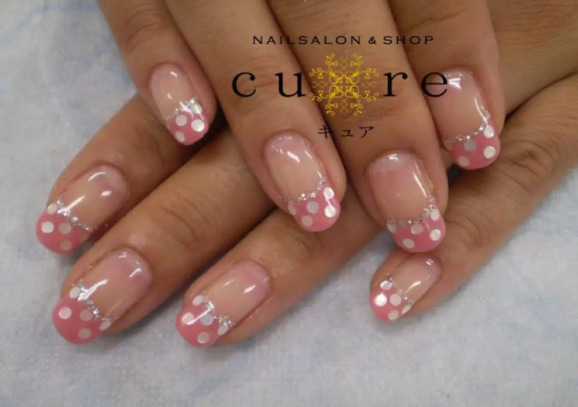 ミディアム ネイル ドット ハンドネイル ネイルサロン Cureのネイルデザイン