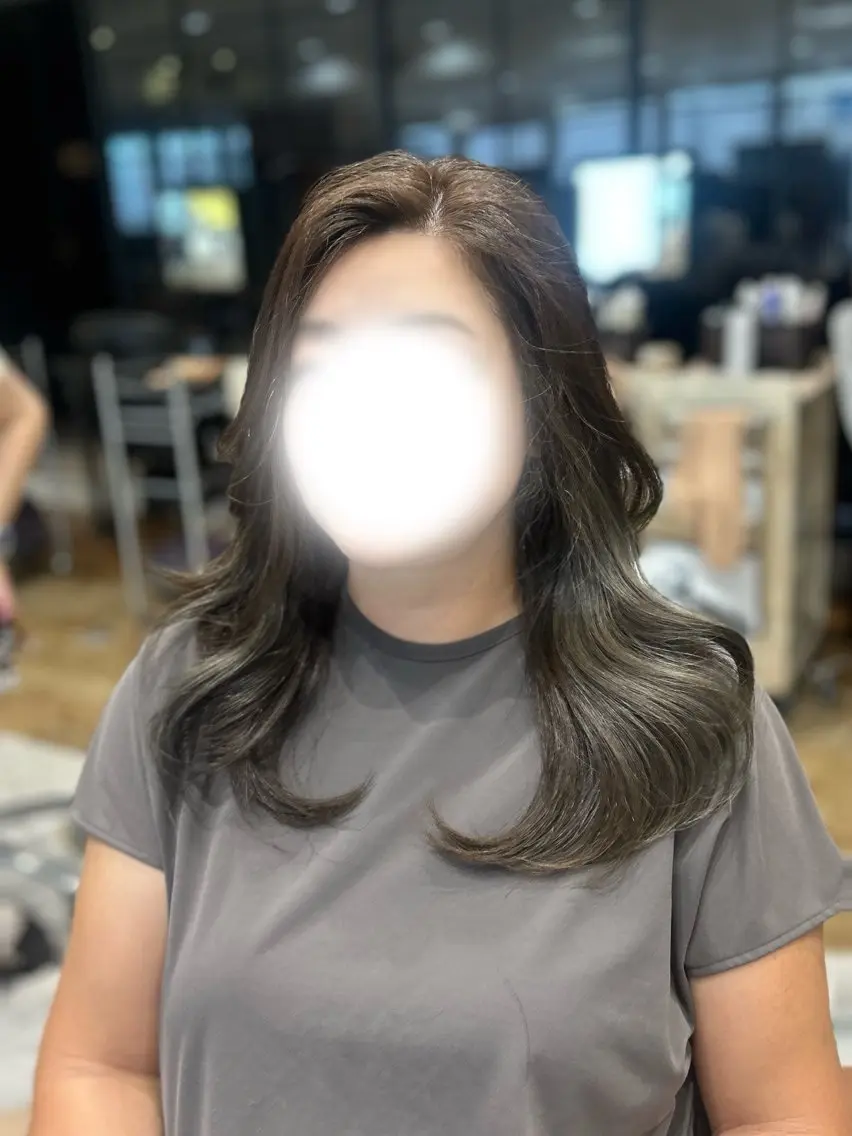 ロング カラー グレージュ オリーブグレージュ オリーブグレー レイヤーカット カット ヘアカラー 新宿/レイヤーカット /🫧祝迫愛艶のヘアスタイル