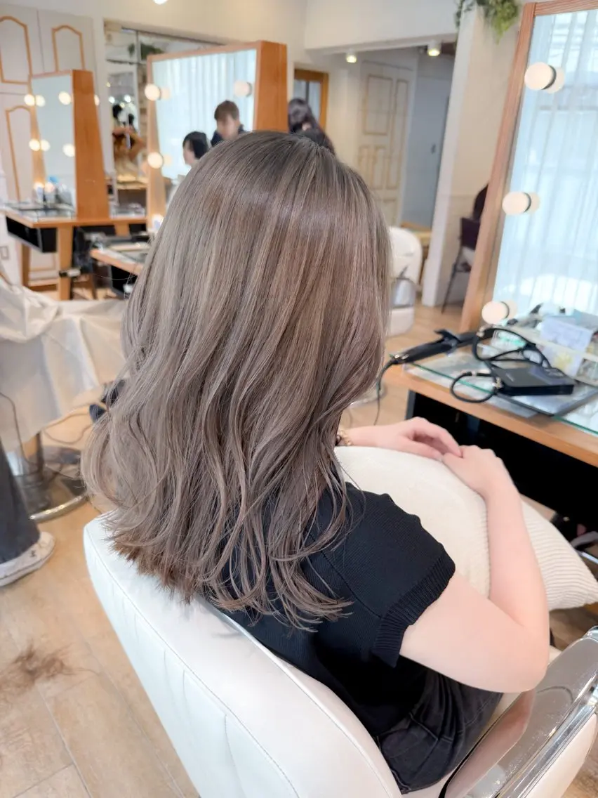 ミディアム カラー 透明感カラー ダブルカラー グレージュ ハイトーンカラー ヘアカラー ✨カラー支持No.1 🧸ワキ カナコ🧸のヘアスタイル
