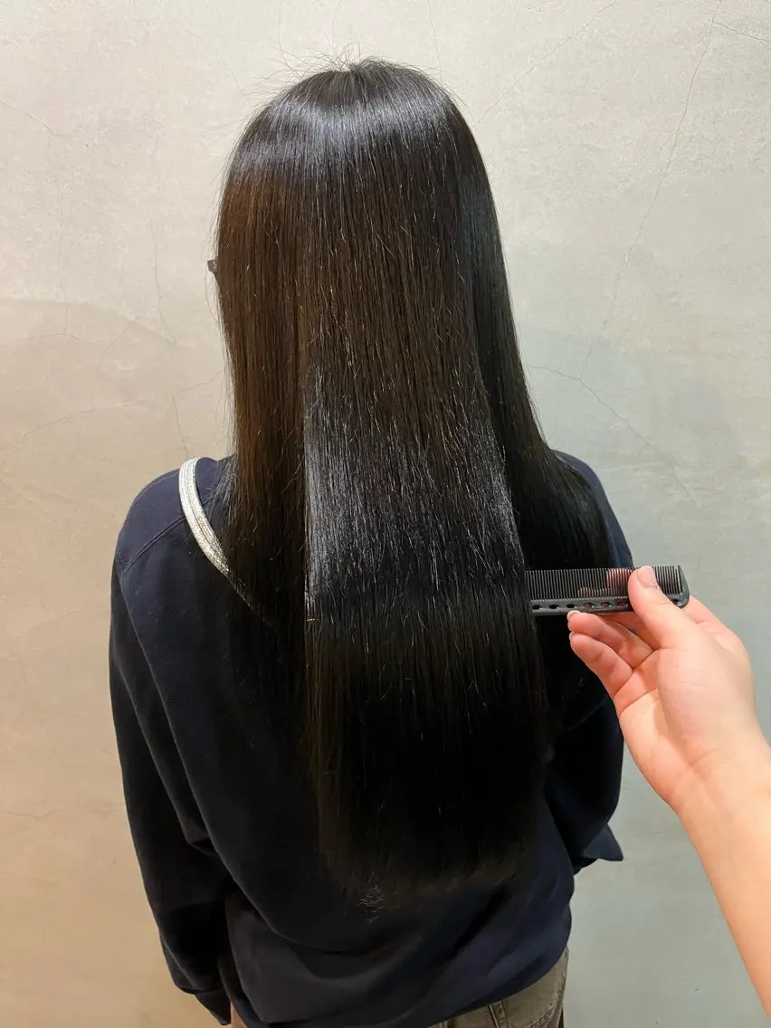ロング カラー 黒髪 透明感カラー トリートメント ヘアカラー 山根 桜のヘアスタイル