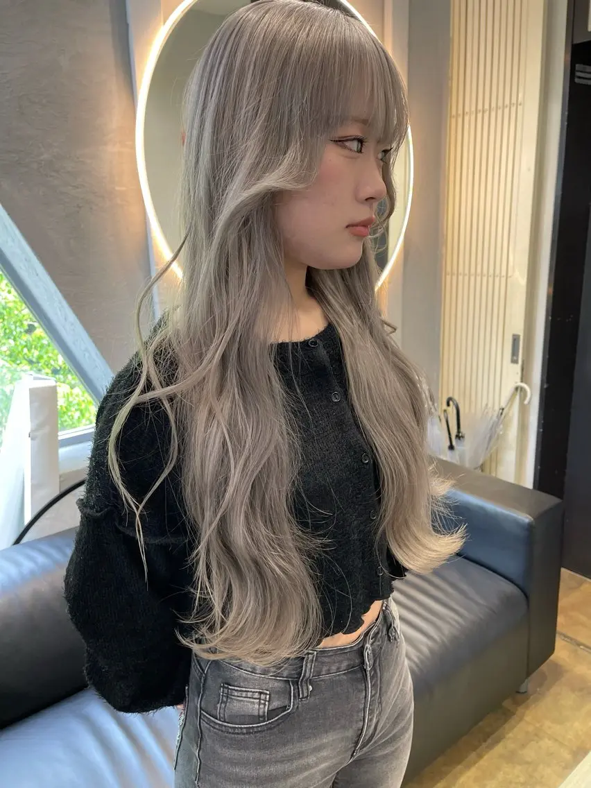 ロング カラー ベージュカラー ブリーチ ケアブリーチ デザインカラー ダブルカラー TATSUブリーチ/ ミルクティーベージュのヘアスタイル