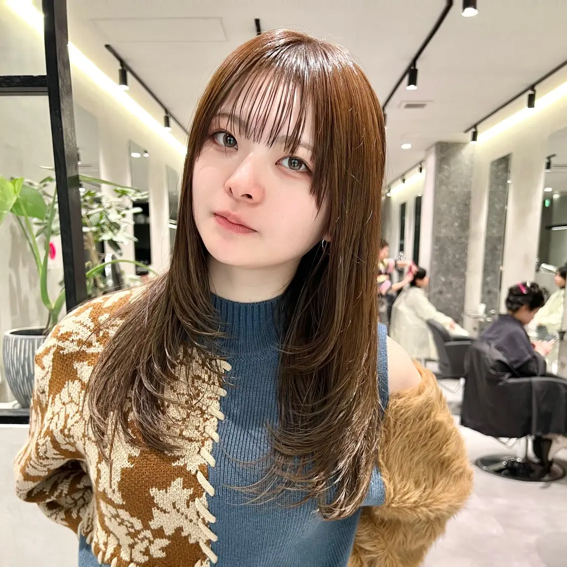 ロング カラー レイヤーカット 小顔カット カット ヘアカラー トリートメント 新宿/レイヤーカット 髪質改善/小顔見せのヘアスタイル