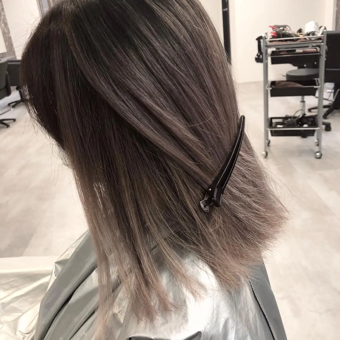 ミディアム カラー ヘアアレンジ ショートボブ シールエクステ バレイヤージュ デザインカラー ハイライトカラー アンドウ ユウ/ レイヤーカット/韓国のヘアスタイル