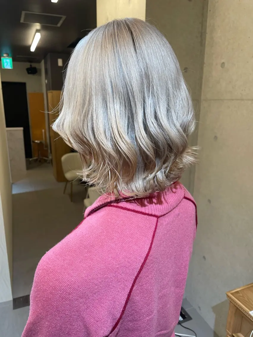 ショート カラー ブリーチ ヘアカラー トリートメント 羽田翔大/ブリーチ/ レイヤー/店長のヘアスタイル