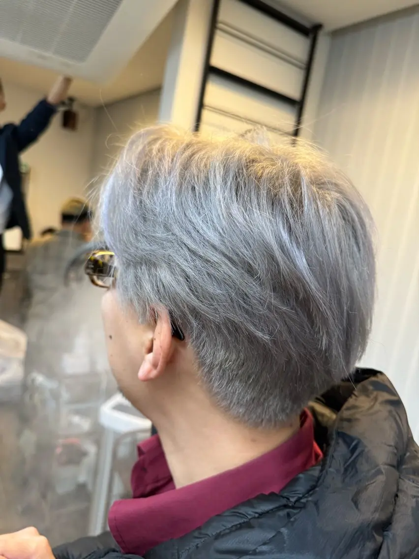 カラー メンズ 二本木 秀成のヘアスタイル