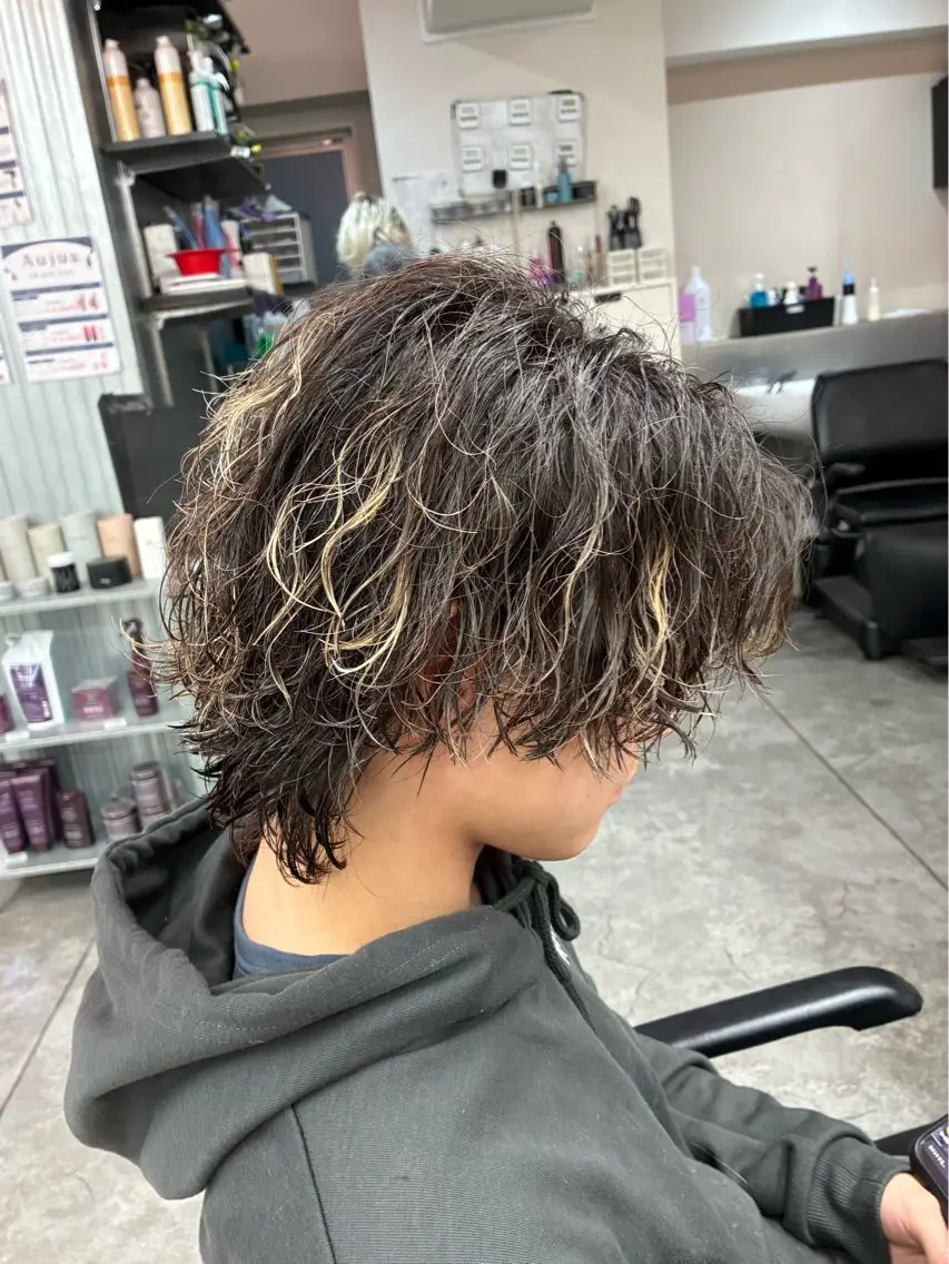 ミディアム カラー パーマ メンズ ミディアムパーマ メンズパーマ カット パーマ トリートメント ヘアセット 垢抜けメンズパーマ /颯太のヘアスタイル