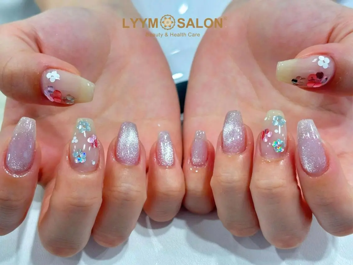 ネイル アートネイル ブルー フラワーネイル ジェルネイル ガーリー ハンドネイル LYYM Salonのネイルデザイン