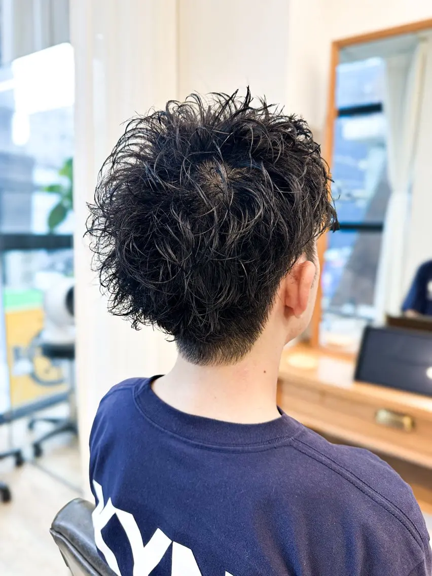 パーマ メンズ メンズパーマ スパイキーショート 刈り上げ カット パーマ ブリーチカラー🔥 パーマ【佐々木凌平】のヘアスタイル