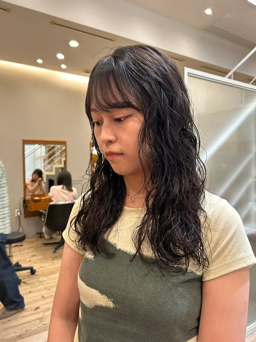 ロング パーマ 透明感カラー 🦙なりたりみのヘアスタイル