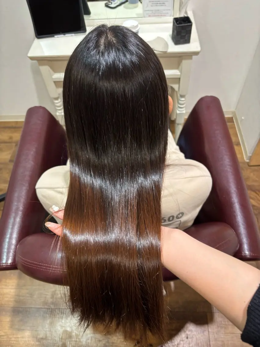 ロング 縮毛矯正 藤井 桃華のヘアスタイル