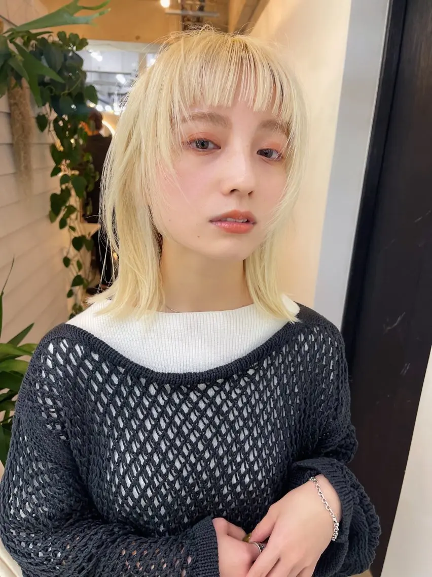 ミディアム カラー 抜きっぱなしブロンド ヘアカラー トリートメント AiM 大名　似合わせカットのヘアスタイル