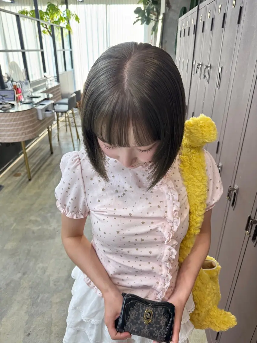 ミディアム カラー ベージュカラー ブリーチ オリーブベージュ カット ヘアカラー トリートメント 森田遥奈/透明感カラ ー/Wカラーのヘアスタイル