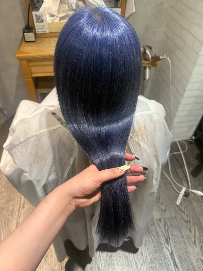 ロング カラー ブリーチ ブルーカラー ハイトーンカラー ネイビーカラー ヘアカラー 🎀Yuzumi/ カット/パーマ🎀のヘアスタイル